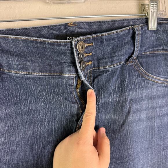 Torrid Denim Jegging Bermuda Shorts 22 10515905 - Picture 3 of 12